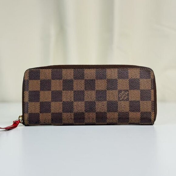 Louis Vuitton Damier Ebene Zippy Wallet with Classic Checkerboard Design - Picture 1 of 9